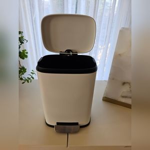 Happimess 1.3 Gallon Mini Trash Can with Soft-Close Lid, White